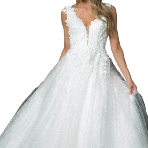 Nox Anabel Dresses & Skirts - Elegant White Lace Gown